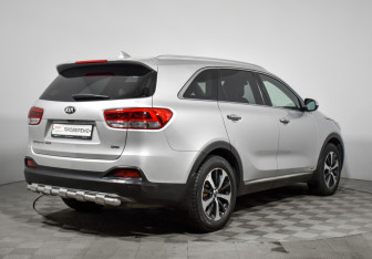 Подержанный автомобиль Kia Sorento 2017 года (5 фото)