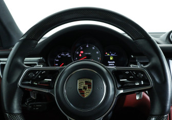 Подержанный автомобиль Porsche Macan 2015 года (21 фото)