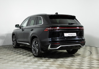 Подержанный автомобиль Geely Monjaro 2024 года (7 фото)