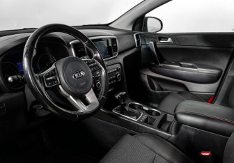 Подержанный автомобиль Kia Sportage 2019 года (8 фото)