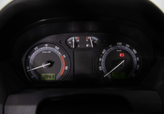 Подержанный автомобиль Skoda Fabia Hatchback 2004 года (9 фото)