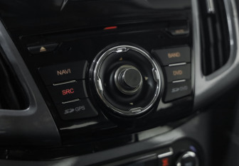 Подержанный автомобиль Ford Focus Hatchback 2013 года (15 фото)