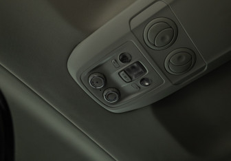 Подержанный автомобиль Peugeot Traveller 2018 года (16 фото)