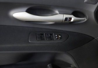 Подержанный автомобиль Toyota Auris Hatchback 2007 года (20 фото)