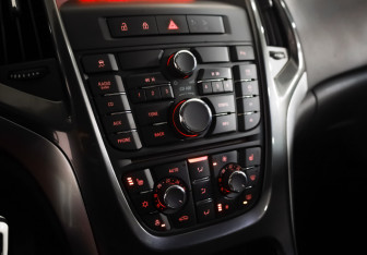 Подержанный автомобиль Opel Astra Hatchback 2012 года (16 фото)