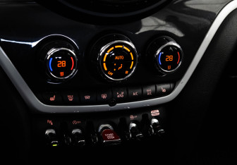 Подержанный автомобиль MINI Countryman 2018 года (18 фото)