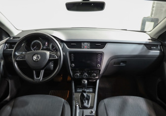 Подержанный автомобиль Skoda Octavia Liftback 2017 года (9 фото)