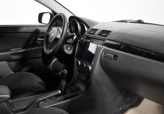 Подержанный автомобиль Mazda 3 Hatchback 2007 года (13 фото)