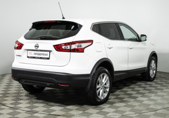 Подержанный автомобиль Nissan Qashqai 2016 года (5 фото)