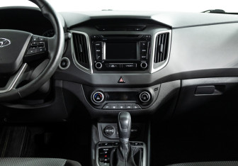 Подержанный автомобиль Hyundai Creta 2018 года (14 фото)