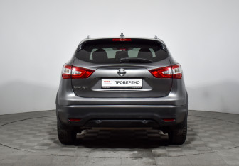 Подержанный автомобиль Nissan Qashqai 2017 года (6 фото)