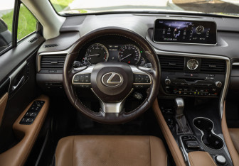 Подержанный автомобиль Lexus RX 2017 года (12 фото)