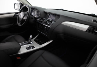 Подержанный автомобиль BMW X3 2012 года (17 фото)