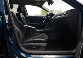 Подержанный автомобиль Skoda Superb Liftback 2022 года (26 фото)