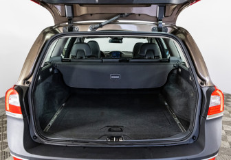 Подержанный автомобиль Volvo XC70 2014 года (22 фото)