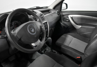 Подержанный автомобиль Renault Duster 2015 года (9 фото)