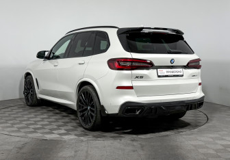 Подержанный автомобиль BMW X5 2021 года (7 фото)