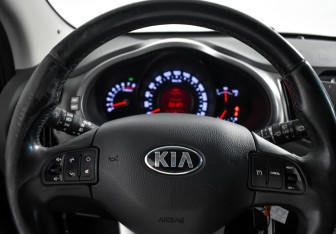 Подержанный автомобиль Kia Sportage 2012 года (17 фото)