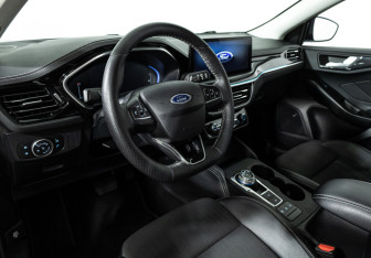 Подержанный автомобиль Ford Focus Hatchback 2021 года (11 фото)