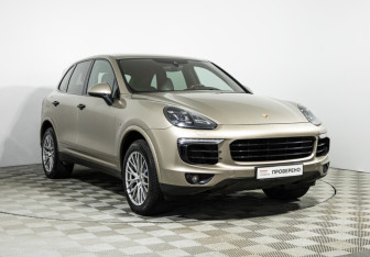 Подержанный автомобиль Porsche Cayenne 2016 года (3 фото)