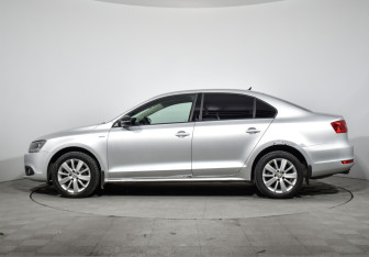 Подержанный автомобиль Volkswagen Jetta Sedan 2013 года (8 фото)