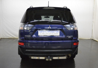 Подержанный автомобиль Mitsubishi Outlander 2012 года (6 фото)