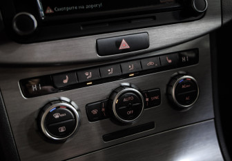 Подержанный автомобиль Volkswagen Passat Sedan 2012 года (14 фото)