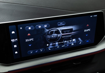 Подержанный автомобиль Geely Coolray 2023 года (15 фото)