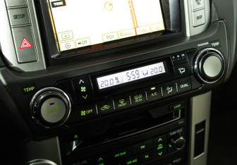 Подержанный автомобиль Toyota Land Cruiser Prado 2009 года (18 фото)