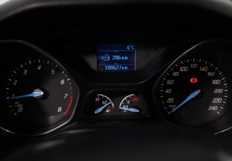 Подержанный автомобиль Ford Focus Hatchback 2013 года (11 фото)