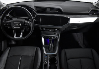 Подержанный автомобиль Audi Q3 2020 года (16 фото)