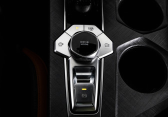 Подержанный автомобиль Changan UNI-V 2023 года (20 фото)