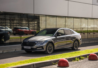 Подержанный автомобиль Skoda Octavia Liftback 2021 года (3 фото)