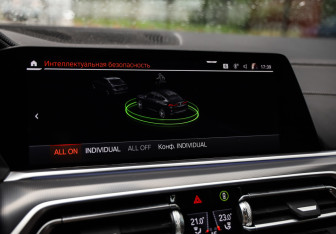 Подержанный автомобиль BMW X6 2021 года (19 фото)