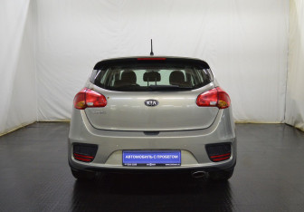 Подержанный автомобиль Kia Ceed Hatchback 2016 года (6 фото)