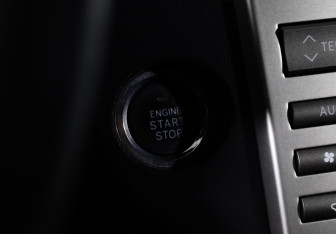 Подержанный автомобиль Toyota Corolla Verso 2007 года (15 фото)