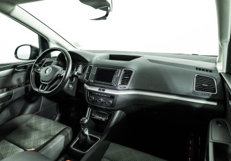 Подержанный автомобиль Volkswagen Sharan 2019 года (9 фото)