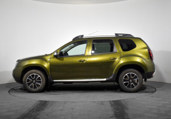 Подержанный автомобиль Renault Duster 2017 года (8 фото)