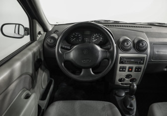 Подержанный автомобиль Renault Logan Sedan 2007 года (11 фото)