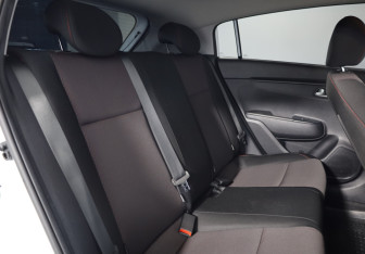 Подержанный автомобиль Kia Rio Hatchback 2021 года (13 фото)