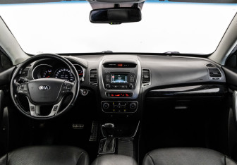 Подержанный автомобиль Kia Sorento 2013 года (10 фото)
