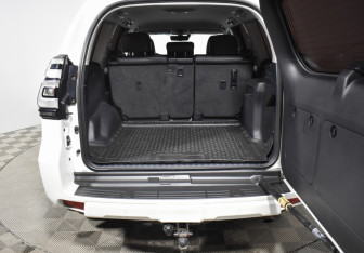 Подержанный автомобиль Toyota Land Cruiser Prado 2021 года (21 фото)