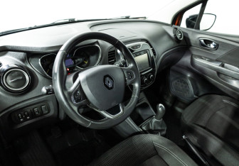 Подержанный автомобиль Renault Kaptur 2016 года (11 фото)