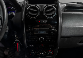 Подержанный автомобиль Renault Duster 2016 года (16 фото)