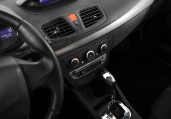 Подержанный автомобиль Renault Fluence 2014 года (18 фото)