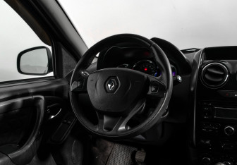 Подержанный автомобиль Renault Duster 2016 года (15 фото)