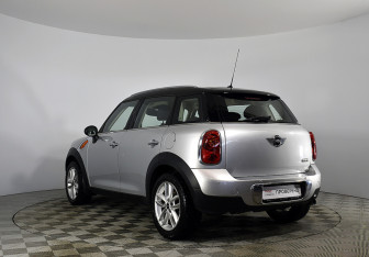 Подержанный автомобиль MINI Countryman 2012 года (9 фото)