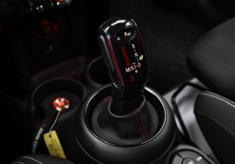 Подержанный автомобиль MINI Hatch 2020 года (23 фото)