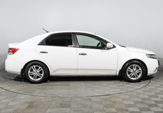Подержанный автомобиль Kia Cerato Sedan 2011 года (4 фото)