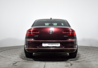Подержанный автомобиль Volkswagen Passat Sedan 2017 года (6 фото)